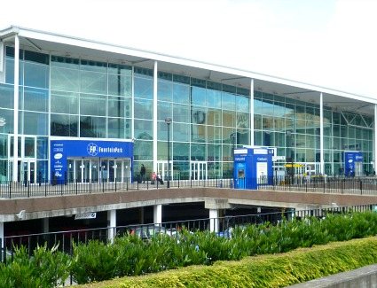 Book a hotel near Fountain Park Cinema