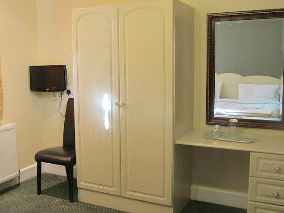 All rooms at Boston Manor Hotel are comfortable and clean