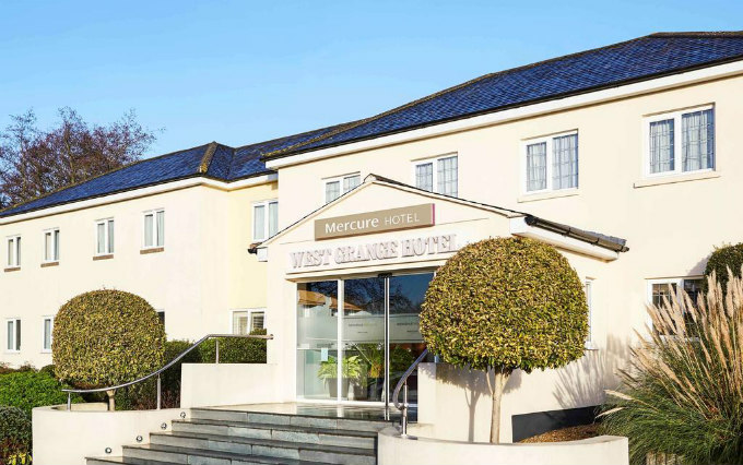 The exterior of Mercure Newbury West Grange Hotel