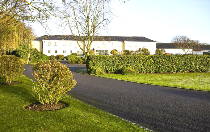 The attractive gardens and exterior of Mercure Newbury West Grange Hotel