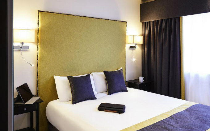 A comfortable double room at Mercure Newbury West Grange Hotel