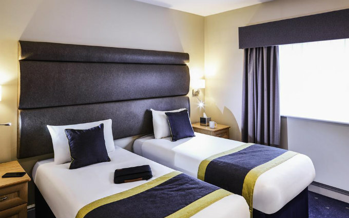 A comfortable twin room at Mercure Newbury West Grange Hotel
