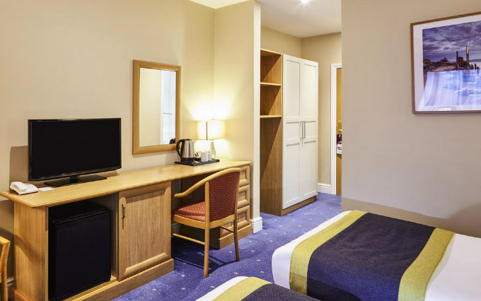 One of the twin room at Mercure Newbury West Grange Hotel