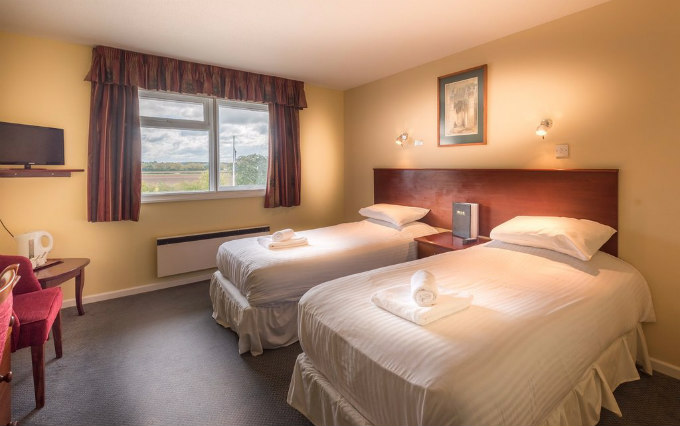 A comfortable twin room at MK Hotel