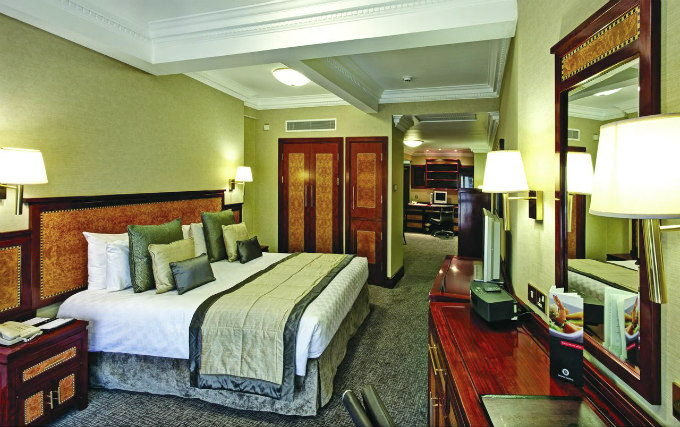 A comfortable double room at Grange City Hotel