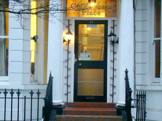 Collingham Place Hotel is situated in a prime location in Earls Court close to Natural History Museum