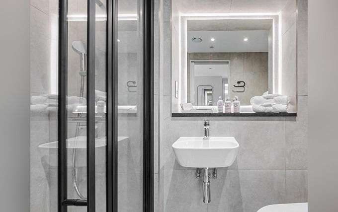 A typical bathroom at St Pancras Inn