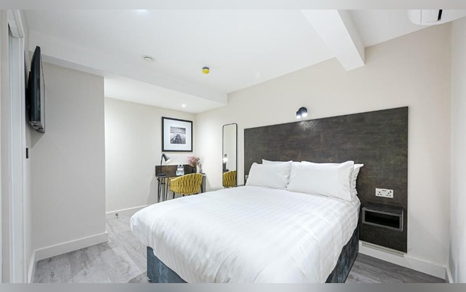 A comfortable double room at St Pancras Inn