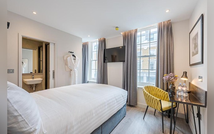 A comfortable single room at St Pancras Inn