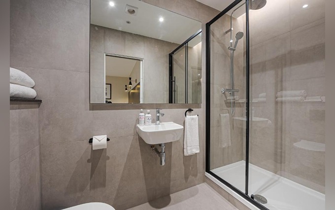 A typical bathroom at Kings Cross Express Hotel