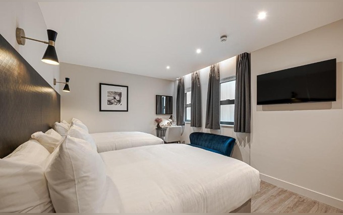 A comfortable room at Kings Cross Express Hotel