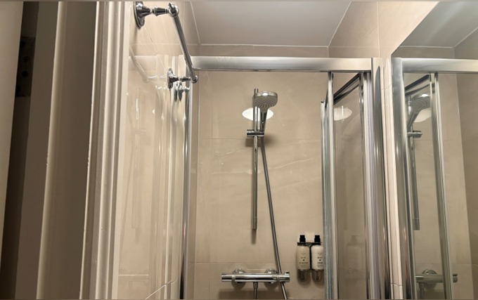 Shower at The Norfolk Paddington