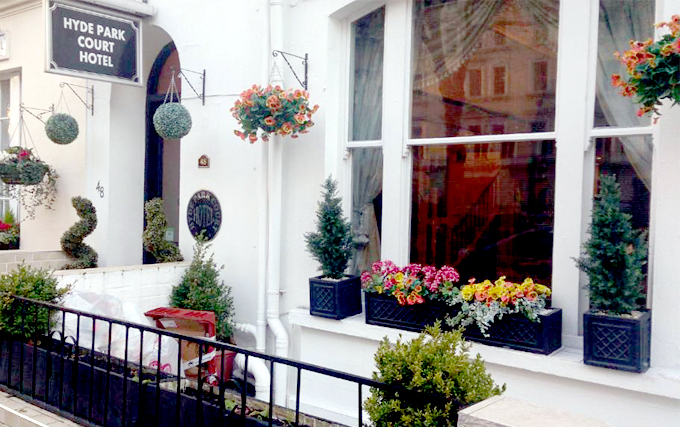 An exterior view of Hyde Park Court Hotel