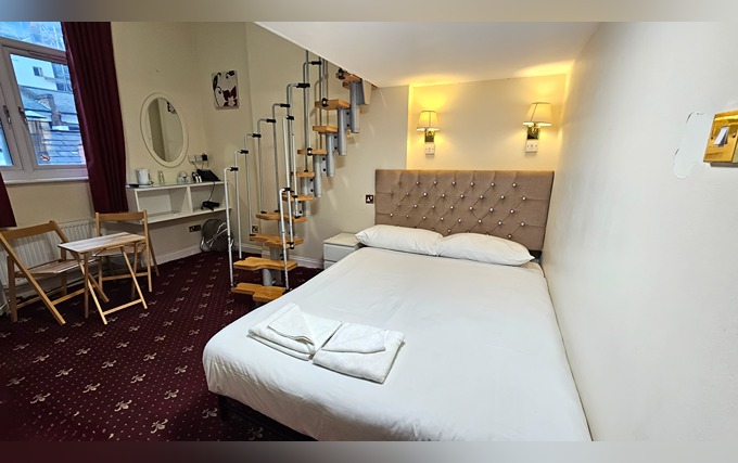 Family room at Hyde Park Court Hotel