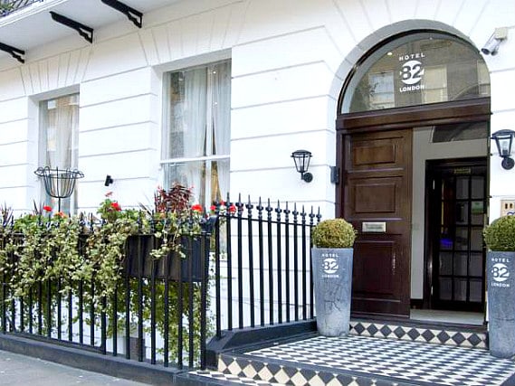 Hotel 82 London is situated in a prime location in Marylebone close to Madame Tussauds