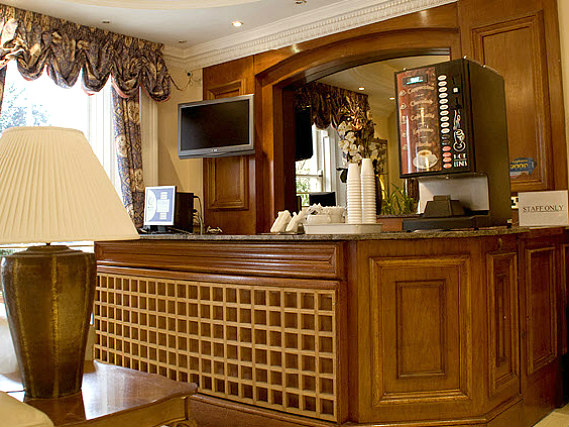 The staff at Pembridge Palace Hotel London will ensure that you have a wonderful stay at the hotel