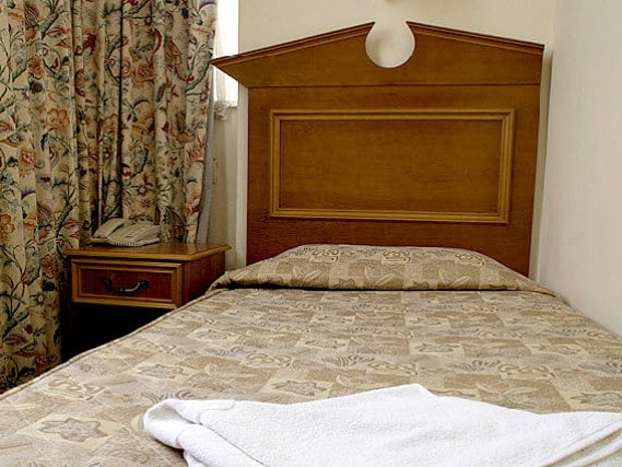 Single rooms at Pembridge Palace Hotel London provide privacy