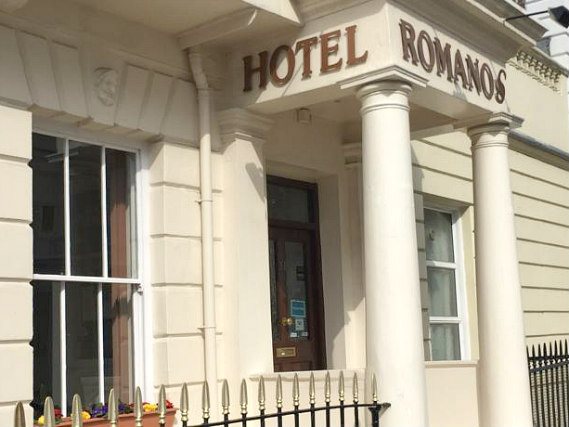 L'esterno dell'Romanos Hotel London