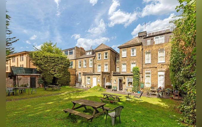 Relax with friends in the private gardens at Amhurst Hotel