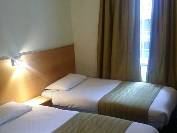 Una stanza doppia dell'Arriva Hotel