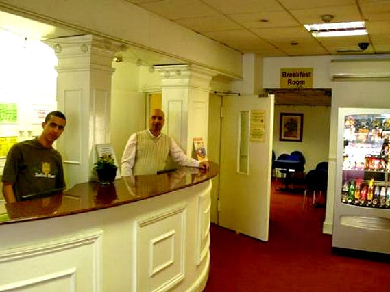 Royal Bayswater Hostel has a 24-hour reception so there is always someone to help