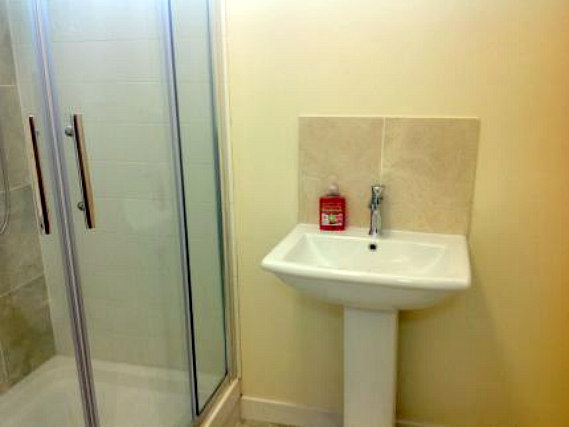 Relax in the private bathroom in your room at Coronation Rooms
