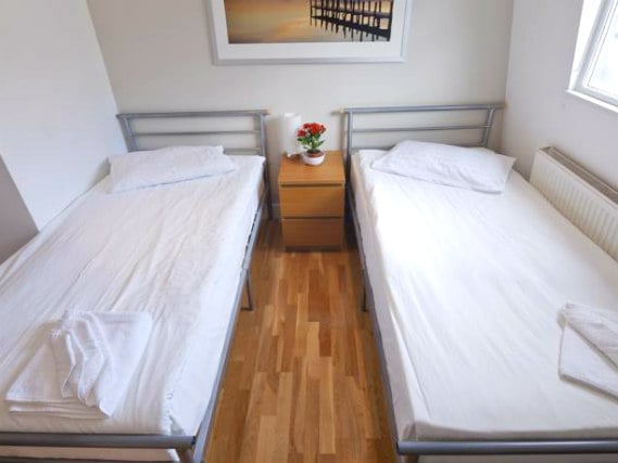 A spacious twin room at 146 Suites Gloucester Place