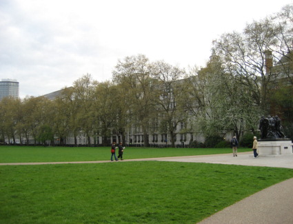 Prenotare un hotel in Victoria Tower Gardens