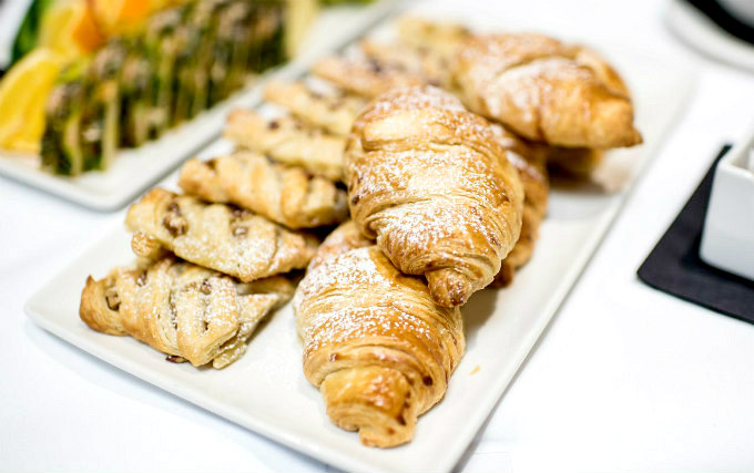 Enjoy a great breakfast at Holiday Inn London Kensington