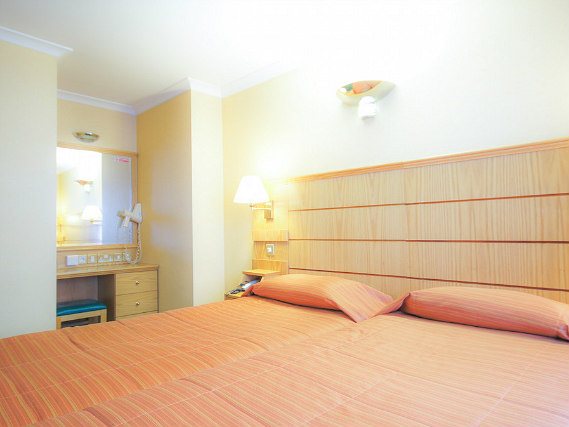 All rooms at Nayland Hotel London are comfortable and clean