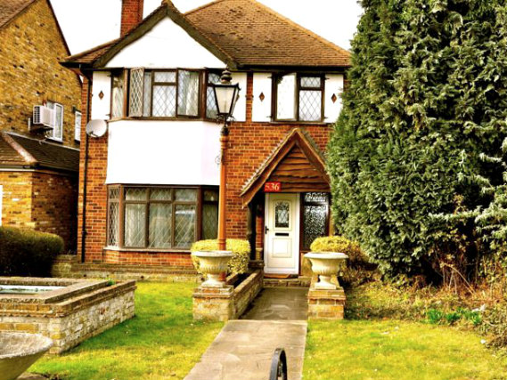 Heathrow Lodge is situated in a prime location in Middlesex close to Heathrow Airport