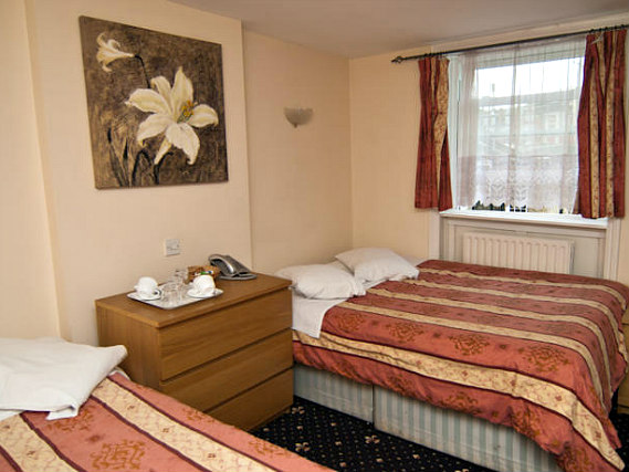 Triple rooms at Belmont Hotel London are the ideal choice for groups of friends or families