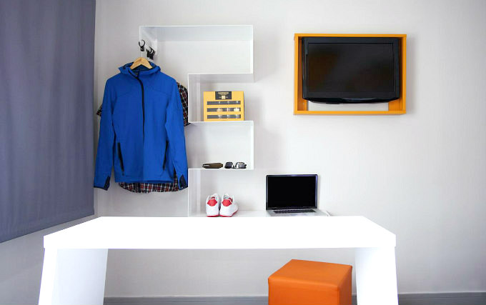 Room facilities at Ibis Styles London Croydon