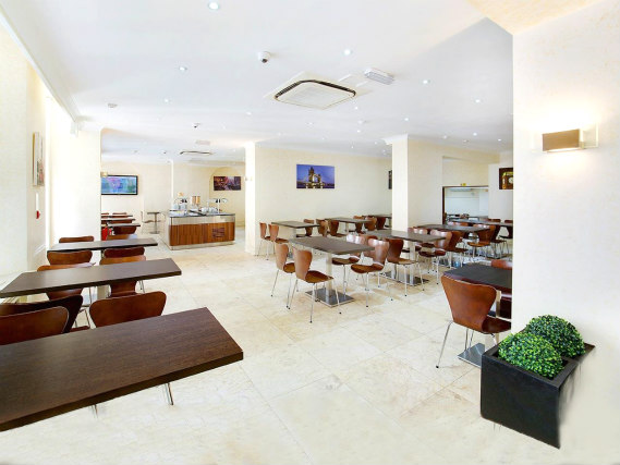 Enjoy a tasty meal in the restaurant at Queens Park Hotel