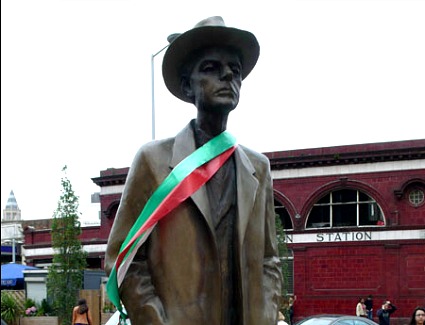 Zarezerwuj hotel w pobliżu Bela Bartok Statue