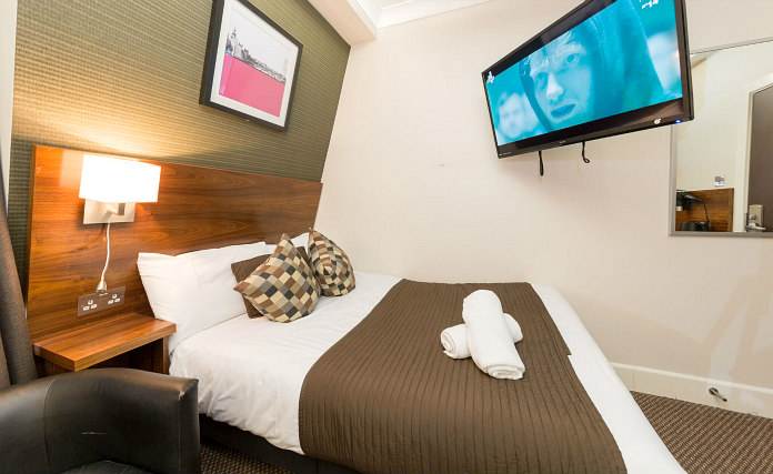 A comfortable double room at Chester Hotel Victoria