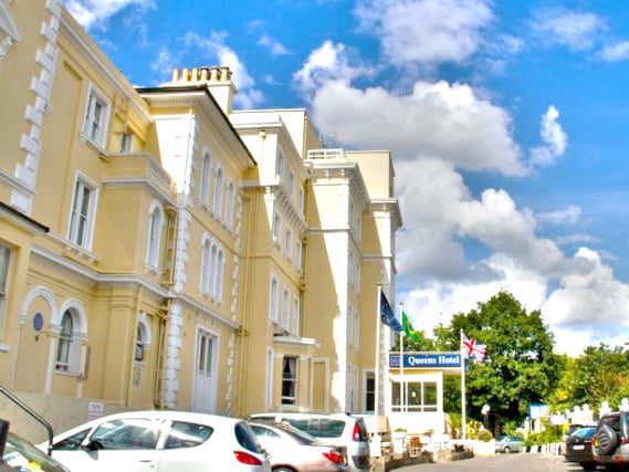 Queens Hotel London is situated in a prime location in Crystal Palace close to Crystal Palace FC Selhurst Park