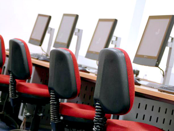 Stay in touch online with modern computers and LCD screens at Grosvenor House Studios