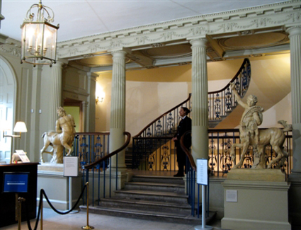 Zarezerwuj hotel w pobliżu Courtauld Institute Gallery