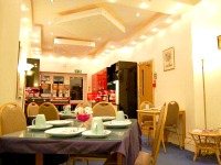 Enjoy your morning meal in the colourful and inviting breakfast room 