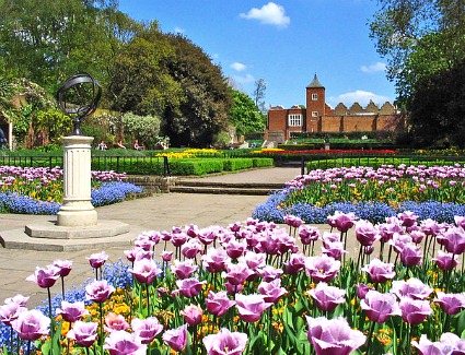 Zarezerwuj hotel w pobliżu Holland Park