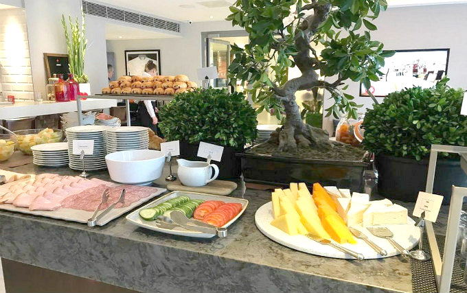 Enjoy a great breakfast at City Hotel London