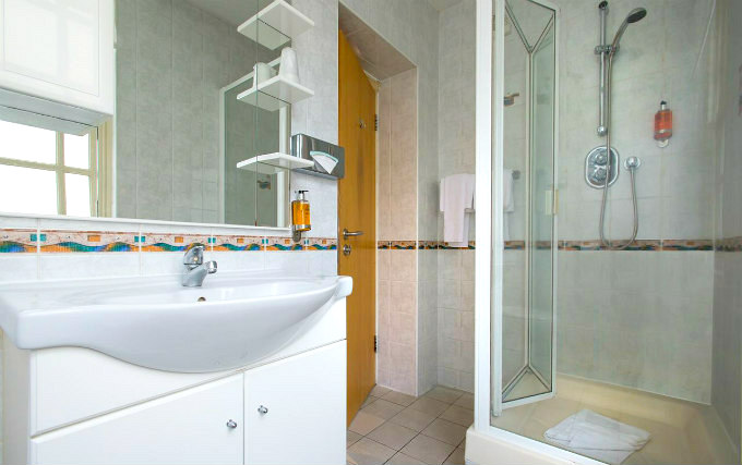 A typical shower system at Comfort Inn Buckingham Palace Road