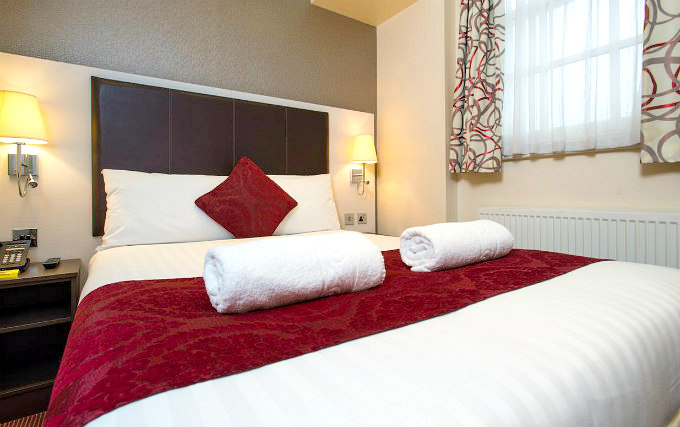 A double room at Comfort Inn Buckingham Palace Road