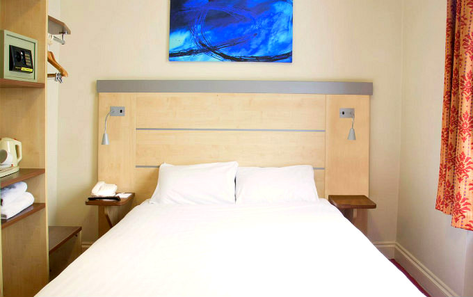 A double room at Comfort Inn Victoria