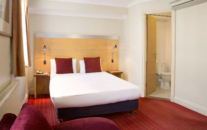 A typical double room at Comfort Inn Victoria